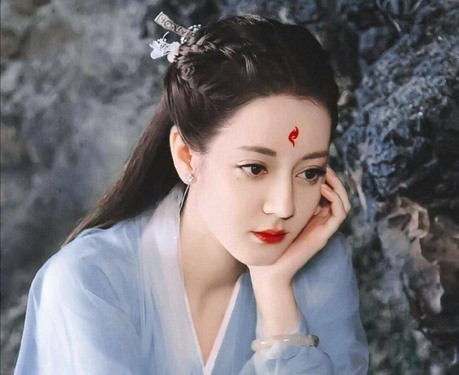 Giờ Thìn (5 giờ - 7 giờ sáng). Người sinh giờ Thìn khởi động năm 2022 không có nhiều khởi sắc, mọi thứ vẫn diễn ra đều đều khiến đôi lúc họ cảm thấy áp lực với chính mình.