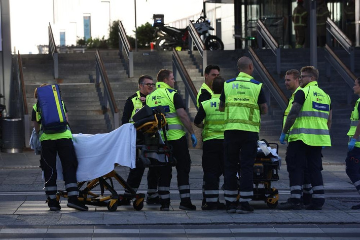 Người phát ngôn của Rigshospitalet, bệnh viện chính ở thủ đô Copenhagen, cho biết nhiều bệnh nhân đang được điều trị, và bệnh viện đã phải điều động thêm các bác sĩ và y tá để hỗ trợ.