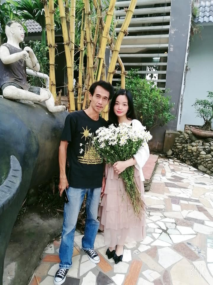 Sống cùng vợ trẻ xinh đẹp, có con trai - con gái ngoan, diễn viên Phú Đôn khiến bao nhiều người ngưỡng mộ.