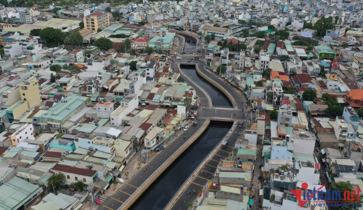 Kênh Nước Đen, quận Bình Tân vừa được cải tạo làm thay đổi bộ mặt khu vực nơi đây.