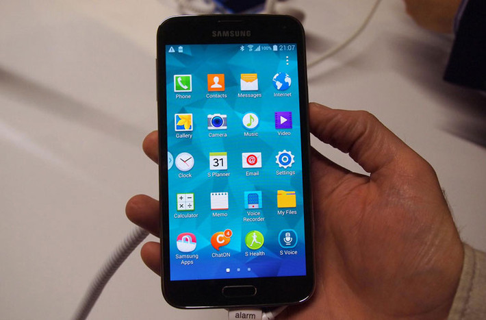 Galaxy S5 tại Mỹ có 2 tính năng chống trộm. Samsung đã thêm 2 tính năng chống trộm cho chiếc điện thoại mới Samsung Galaxy S5. Đó là Find My Mobile và Reactivition Lock. Cả 2 tính năng sẽ hoạt động khi người dùng kích hợp và tính năng này chỉ được trang bị cho Verizon và US Cellular.