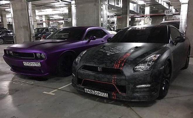 Bên cạnh chiếc Lamborghini Huracan, hacker người Nga cũng đang sở hữu hàng loạt xe thể thao khác như Nissan GT-R, Audi R8 hay Dodge Challenger.