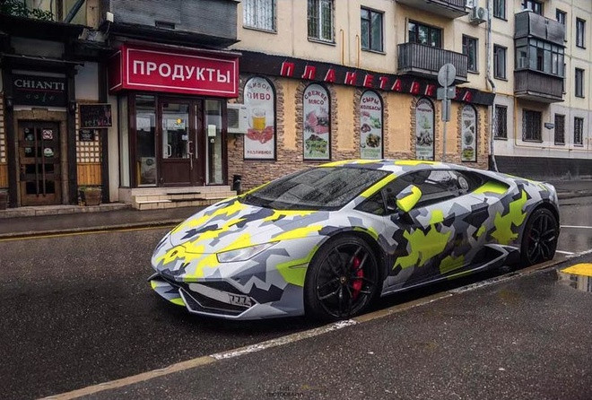 Đây là chiếc Lamborghini Huracan, mẫu xe hơi Yakubets được cho đang sở hữu. Nó có giá gốc là 250.000 USD, chưa tính những chi phí nâng cấp, thay đổi linh kiện.