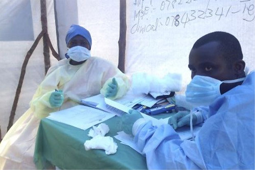 Đã có 152 nhân viên y tế của Liberia nhiễm Ebola và 79 trong số đó đã tử vong. Trước thời điểm đại dịch hoành hành, tỷ lệ bác sĩ ở Liberia là 1/100.000 dân.
