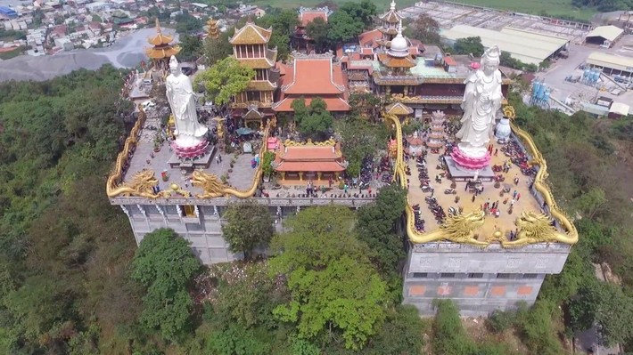 Theo Cổng TTĐT Bình Dương, chùa Châu Thới được tạo lập vào khoảng thế kỷ 17, cách đây hơn 300 năm. Có một số mốc thời gian khác nhau về việc tạo lập chùa, trong đó cứ liệu cho thấy chùa lập năm 1681 là hợp lý hơn cả. Ảnh: NA.