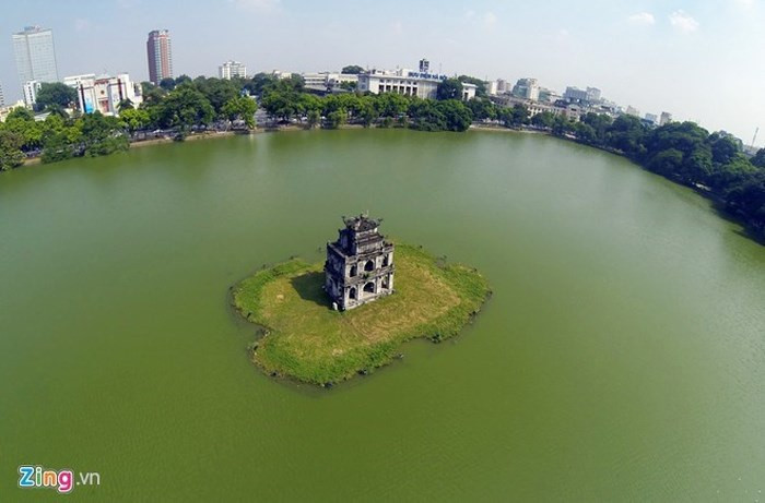 Từ thế kỷ XV, vua Lê Thánh Tông (1460-1497) cho xây dựng ở hồ Hoàn Kiếm một cái gò để làm nơi câu cá. Tháp Rùa hiện nay được ông Nguyễn Ngọc Kim (Bá Hộ Kim) xây dựng năm 1886, trên gò đất rộng khoảng 350 m2, theo hình vuông có 3 tầng.