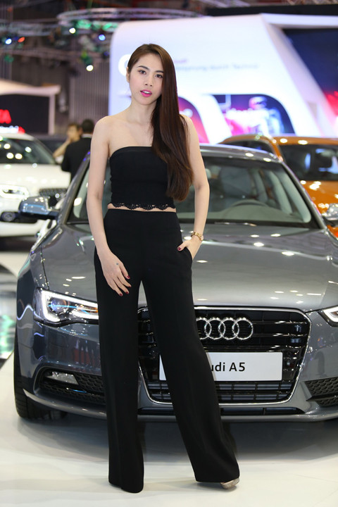 Ca sĩ Thủy Tiên bên chiếc A5.