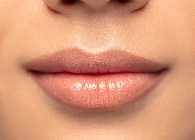 Họ thường thích chơi xấu sau lưng, chú trọng lợi ích cá nhân đến mức thậm chí không ngại thủ đoạn. Phụ nữ có tướng mặt này cũng là người khó kiểm soát cảm xúc, hay tức giận khiến người xung quanh phản cảm, không ưa cho lắm nên các mối quan hệ cá nhân rất kém. (Thông tin chỉ mang tính tham khảo!).