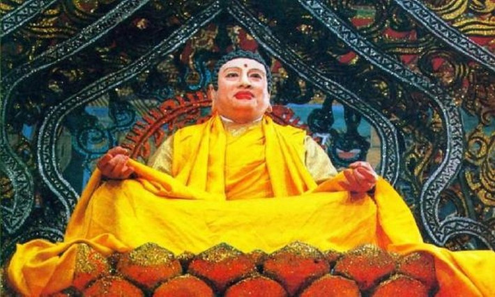 Top 4: Phật Tổ Như Lai. Nhiều người thường lầm tưởng Phật Tổ Như Lai là vị thần mạnh nhất Tây Du Ký nhưng sự thật không phải thế. Trong phần đầu phim, khi Tôn Ngộ Không đại náo thiên cung, Ngọc Hoàng đã nhờ vả Phật Tổ Như Lai đến thu phục "con khỉ" này.