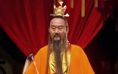 Top 2: Nguyên Thủy Thiên Tôn. Đây là nhân vật hầu như không xuất hiện trong Tây Du Ký nhưng giữ một vai trò không nhỏ. Ông được xem là sư phụ của Thái Ất Chân Nhân nên sở hữu pháp thuật cao cường.