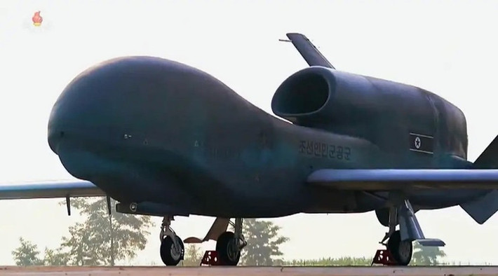 Quân đội Triều Tiên sẽ có đủ một chiếc UAV đủ để tuần tra trên đất liền và các vùng biển lân cận trong nhiều giờ. Đồng thời tổ hợp công nghiệp quân sự của họ đã cho thấy một ví dụ về cách giải quyết vấn đề với nguồn lực hạn chế. Theo Defense Express.