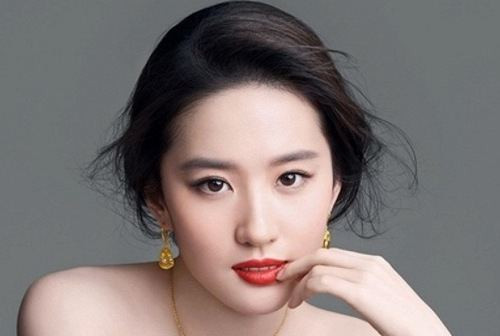 Người có mũi to dày, sống mũi thẳng thì cực vượng vận quý nhân, đi đâu cũng có quý nhân phù trợ. Nếu như biết chăm chỉ tu thân tích đức, làm việc thiện, thường xuyên ăn chay thì không những có thêm quý nhân mà còn có lợi cho cả công danh.