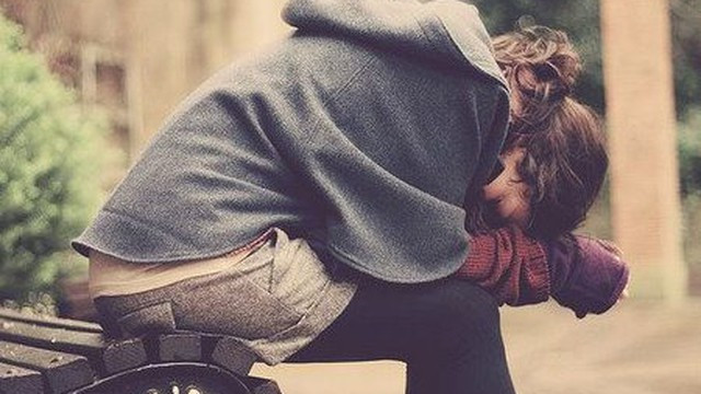 Yêu nhau nhưng vì chuyện hiểu lầm chẳng đáng có rồi phải chia cách. Rõ là còn tình cảm nhưng vì cái tôi quá lớn mà đánh mất đi.