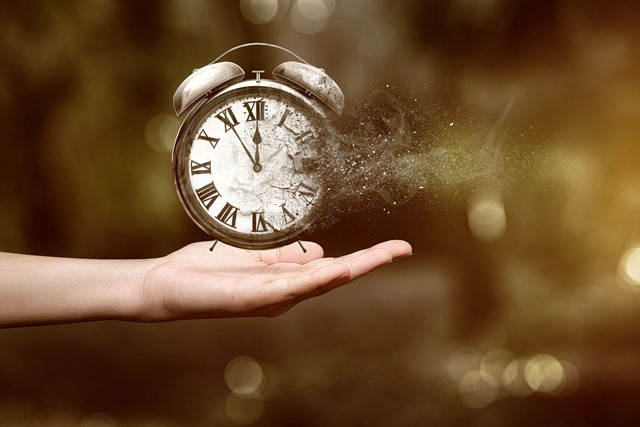 Nhiều người tới khi trong đêm nhìn lại cuộc sống của mình lại càng thấy ám ảnh.