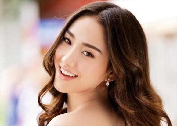 3. Tướng mũi đẹp, lông mày lá liễu, hàm răng đều, gò má đầy đặn: Mũi cao vừa phải, chóp mũi tròn và không quá nhiều thịt, đặc biệt mũi càng phẳng và càng mịn, không có sẹo lại càng tốt.