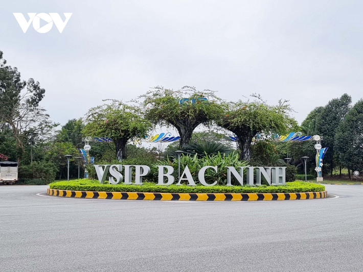 Dự án Garden House VSIP Bắc Ninh của Công ty cổ phần Đệ Tam nằm ở một vị trí đắc địa khi tiếp giáp với rất nhiều tuyến giao thông huyết mạch, khu công nghiệp hiện đại bậc nhất của thành phố Từ Sơn. Đặc biệt, dự án còn rất gần công viên, bệnh viện và trường đại học, tuy nhiên việc dự án đắp chiếu suốt nhiều năm qua khiến người dân sống quanh khu vực không khỏi xót xa, nuối tiếc.