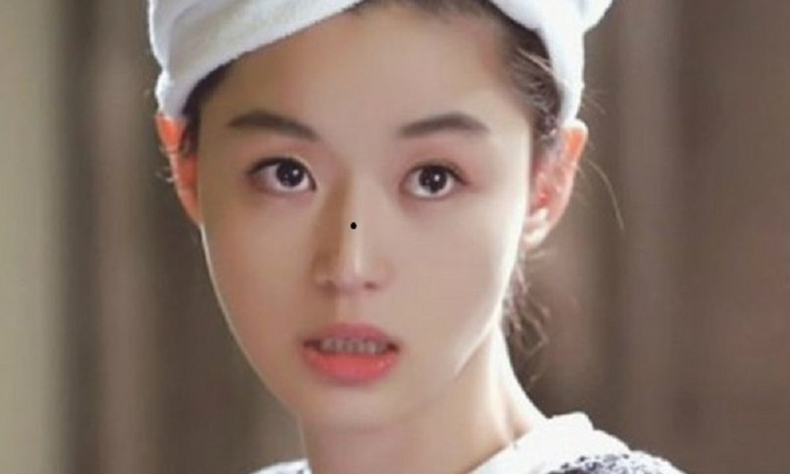 Vậy bạn đã sẵn sàng khám phá bí ẩn từ những nốt ruồi của mình, để biết được vận mệnh mình sẽ thăng hoa rực rỡ hay cần sự cẩn trọng trong tương lai chưa?
