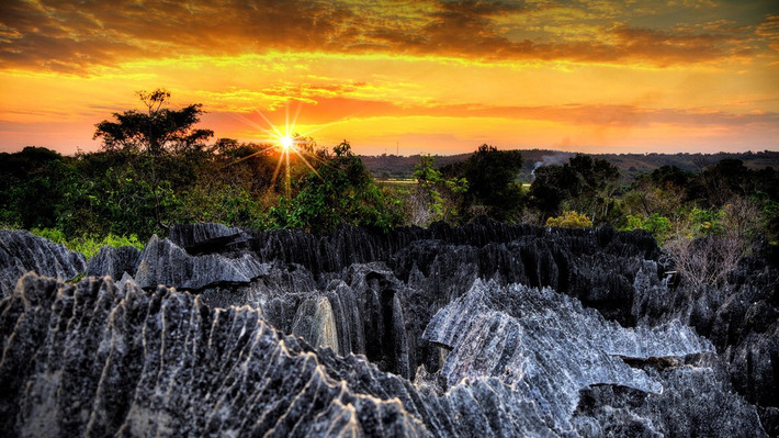 Phía nam là Vườn quốc gia Tsingy de Bemaraha, rộng 666 km2, gần bờ biển phía tây Madagascar. Theo Geology Science/Fotolia.