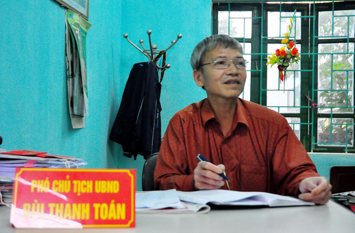 Đến UBND xã Cuối Hạ, Phó Chủ tịch Bùi Thanh Toán cho biết: “Công ty CP Than Khoáng Sản Kim Bôi đóng tại địa phương từ rất lâu và trải qua nhiều đời giám đốc. Đã có nhiều tai nạn xảy ra như sập lò than, nổ khí than. Xã chỉ là đơn vị quản lý hành chính do công ty CP Than Khoáng sản Kim Bôi đóng trên địa bàn, còn công ty thì trực thuộc Sở Công thương.