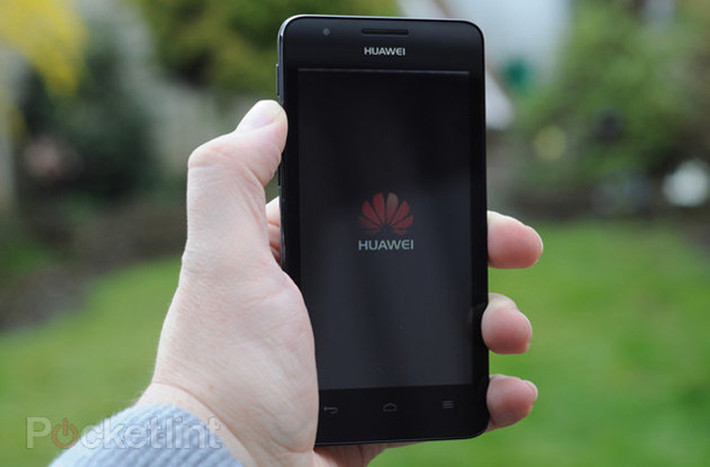 Huawei Ascend G510. Điện thoại này được bán ra thị trường Việt Nam vào tháng 7 với giá 3,49 triệu đồng. Máy có màn hình IPS LCD 4.5 inch độ phân giải 854 x 480 pixel (mật độ điểm ảnh 218 PPI) và được trang bị chip lõi kép 1.2GHz, RAM 512MB, bộ nhớ trong 4GB, khe cắm thẻ nhớ ngoài, camera 5MP và chạy hệ điều hành Android 4.1.