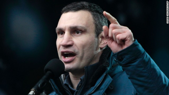 3. Vitali Klitschko, cựu vô địch quyền anh hạng nặng Ông là một nhân vật đối lập nổi tiếng và có ảnh hưởng nhất trong cuộc biểu tình chính trị ở Ukraine. Klitschko dẫn đầu Đảng Liên minh Dân chủ vì Cải cách Ukraine. Sức ảnh hưởng của nhân vật này thể hiện bằng sự hiện diện của ông ở văn phòng Tổng thống trong buổi đàm phán thương lượng giữa phe đối lập với chính phủ.