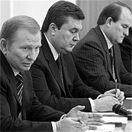 Sau đó, ông hai lần nắm giữ chức vị Thủ tướng Ukraine. Từ 21/11/2002 đến 31/12/2004, ông giữ cương vị Thủ tướng dưới thời Tổng thống lúc bấy giờ là Leonid Kuchma.