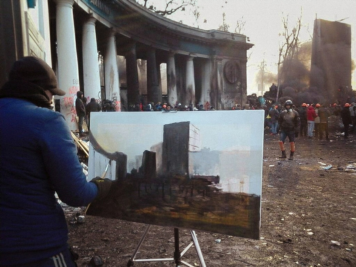Nữ nghệ sĩ Ukraine Natalia đã không quản ngại nguy hiểm để vẽ những bức tranh chân thực về cuộc biểu tình ở quê nhà mình. Tốt nghiệp trường lớp đào tạo về sư phạm, cô Natalia đã từng làm giáo viên ở các trường mần non. Hiện thời, với cương vị là giáo viên dạy ở tư gia, cô có thêm nhiều thời gian để theo đuổi niềm đam mê vẽ tranh của mình.