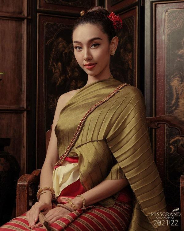 ăng quang Miss Grand International 2021, Thùy Tiên có cơ hội đến thăm khá nhiều quốc gia và thử trang phục truyền thống tại nơi cô đặt chân tới.