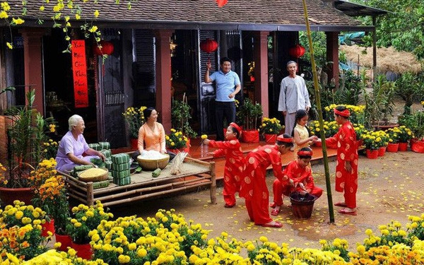 Song, còn đối với những gia đình vẫn còn giữ suy nghĩ phong kiến thì gia chủ sẽ cho rằng đàn bà, con gái đến nhà vào những ngày đầu năm sẽ mang lại xui xẻo và không may mắn. Tuy nhiên, ở xã hội hiện đại ngày nay thì bất kỳ ai chỉ cần hiền lành, tử tế và hợp tuổi với gia chủ thì đều có thể được chọn làm người xông đất trong năm mới.