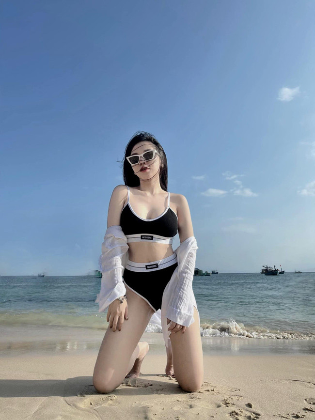 Cô nàng cũng là nàng WAGs được đánh giá là gợi cảm nhất, nhì làng bóng Việt.