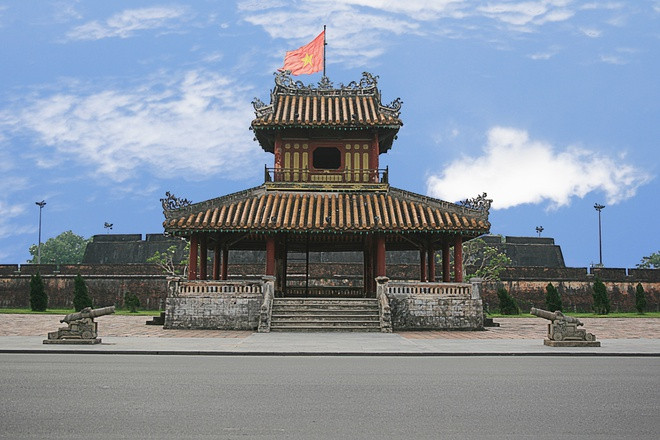 Phu Văn Lâu là một trong những biểu tượng văn hóa của triều Nguyễn, được xây dựng bên bờ sông Hương để phục vụ nhiều mục đích khác nhau, trong đó có niêm yết kết quả các kỳ thi.