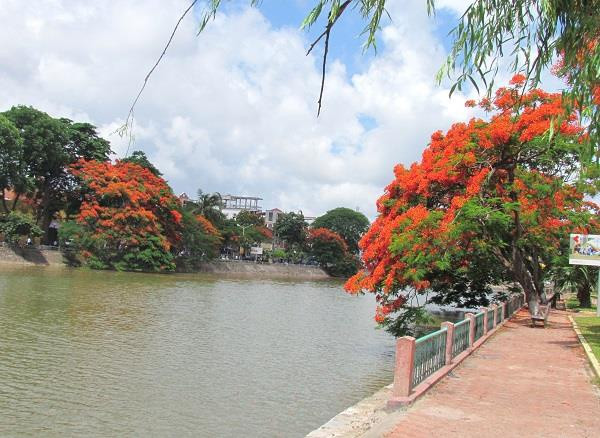 Theo sách giáo khoa Địa lý lớp 12, có diện tích tự nhiên 1.507,57 km2, Hải Phòng là thành phố lớn thứ 3 ở nước ta, xếp sau thủ đô Hà Nội và TP.HCM.