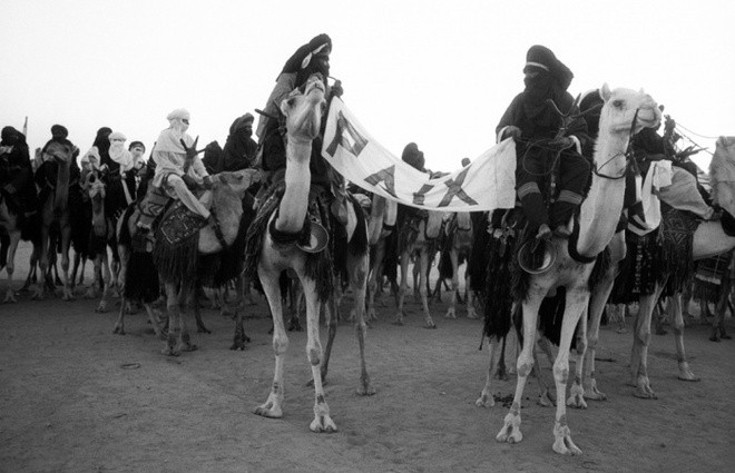 Vào năm 2001, người Tuareg ký kết thỏa thuận hòa bình với chính phủ Niger sau khi nổi dậy trong 10 năm. Nhưng sau đó chính phủ Niger không thực hiện đúng cam kết nên người Tuareg tiếp tục nổi dậy trong khoảng thời gian từ năm 2007 tới 2009, gây nên kết cục thảm khốc.