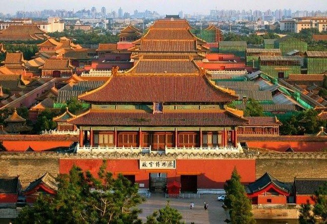 Bữa tiệc linh đình nhất thời Thanh đã được tổ chức tại Duy An Cung (Tử Cấm Thành - Bắc Kinh), vào dịp Tết Nguyên Đán (1874). Thái thú Lý Hồng Chương được giao sứ mệnh gặp gỡ các đại thần phương Tây.