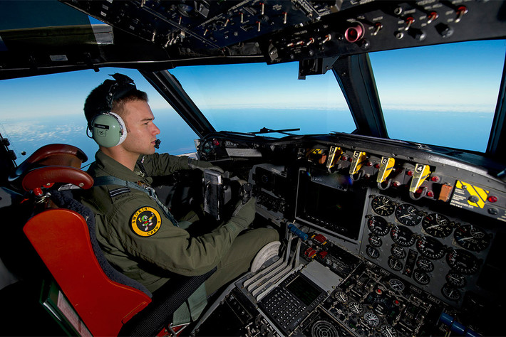 Anh là người phụ trách máy bay P3 Orion trong cuộc tìm kiếm này. Ảnh: Reuters.
