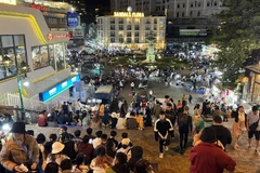 Food tour chợ đêm Đà Lạt khám phá loạt món ngon khiến thực khách mê mẩn