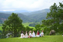 Đồi cỏ Kon Vơng Kia góc check-in hoang sơ giữa Măng Đen