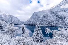 Vi vu Cửu Trại Câu mùa đông, chọn tour nào cho hợp 'gu'?