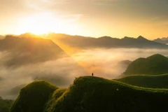 Đồi cỏ Ba Quáng cảnh đẹp như phim, "đốn tim" du khách mê khám phá