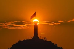 Say lòng trước ánh bình minh trên bản làng Lô Lô Chải