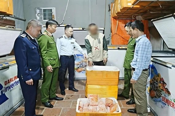 Phát hiện gần 700kg trứng non, nầm lợn trôi nổi sắp tuồn vào quán ăn ở Bắc Ninh