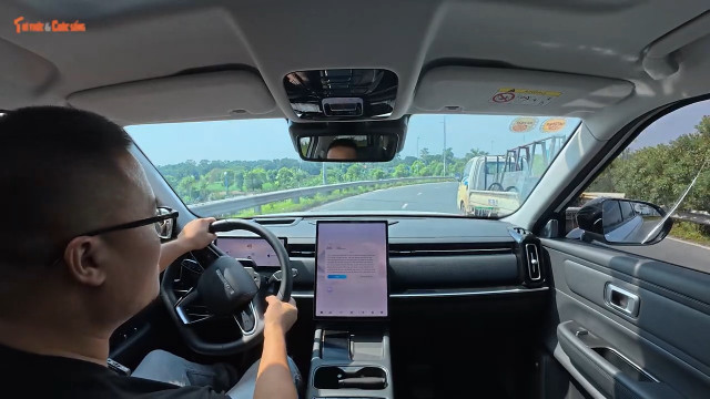trai-nghiem-jaecoo-j7-phev-sieu-hybrid-co-gi-hot-mp4-snapshot-0442851.jpg
