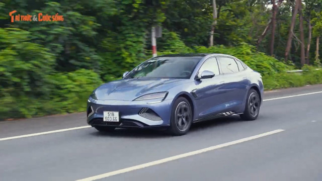trai-nghiem-xe-dien-cong-suat-khung-523-ma-luc-byd-seal-performance-co-gi-mp4-snapshot-0218062.jpg