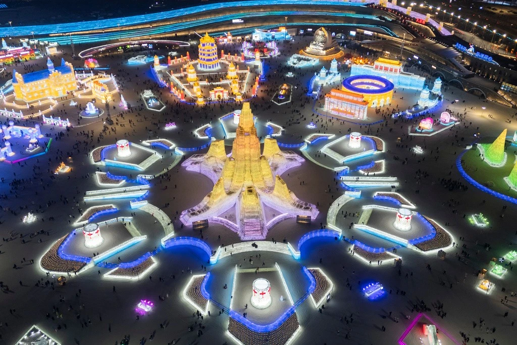 Cảnh tượng choáng ngợp tại 'thành phố băng' Cáp Nhĩ Tân