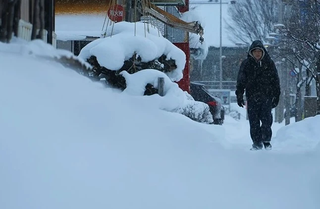 Hình ảnh tuyết rơi dày ở Nhật Bản, hàng chục người thiệt mạng