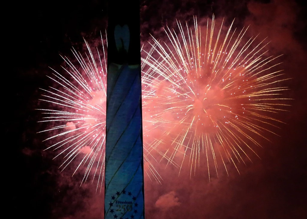 Nước Mỹ rực rỡ đón năm mới 2026