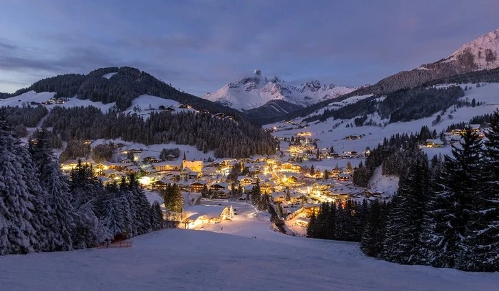 Mê đắm vẻ đẹp siêu thực của những ngôi làng cổ tích