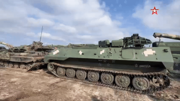 Các thiết giáp và xe tăng thu hồi được từ Quân đội Ukraine đang được Nga đưa về một trạm sửa chữa của họ tại Krym, tuy nhiên chưa có thông tin cụ thể rằng Nga sẽ làm gì với những khí tài chiến lợi phẩm này, vì trong đó có một số xe tăng T-64s vốn đã lỗi thời. Nguồn ảnh: Truyền hình Nga Zvezda.