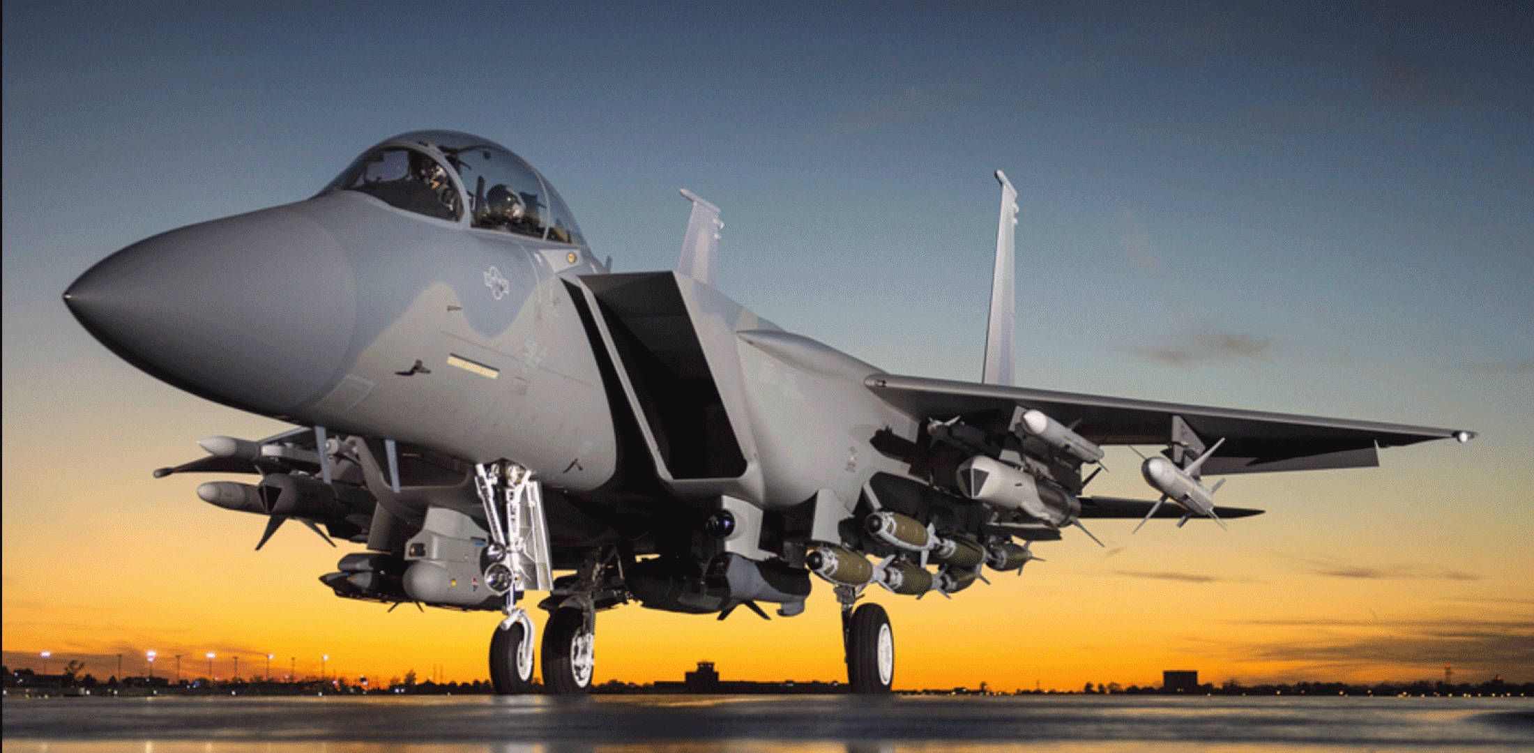 Tiêm kích F-15K được phát triển từ phiên bản tiêm kích đa năng F-15E Strike Eagle của Mỹ. F-15K đã được nâng cấp với hệ thống điện từ hàng không hiện đại, hệ thống tác chiến tối tân và sự củng cố vũ trang với các vũ khí mạnh mẽ.