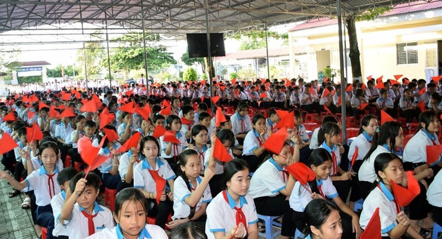 Học sinh Trường THCS Khánh Bình Đông tham dự lễ khai giảng 44444.jpg